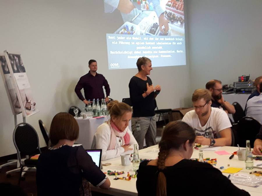 oose-Trainer und Agile-Experten: Tina Busch und Jan Rosburg bei der Manage Agile 2018